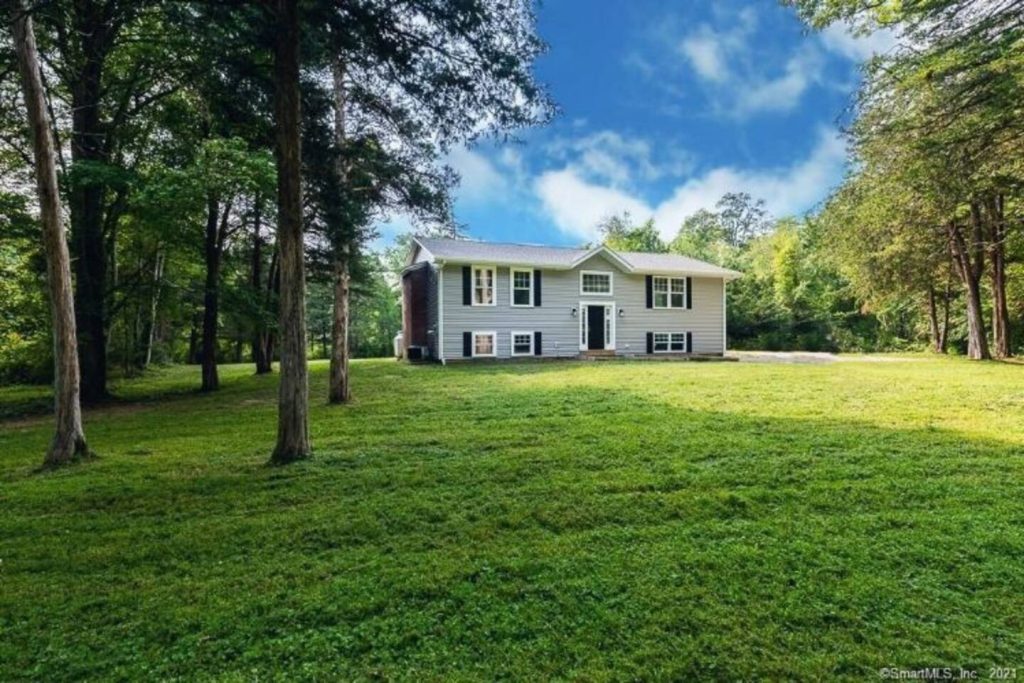 Beaver Pond Cottage Front Yard